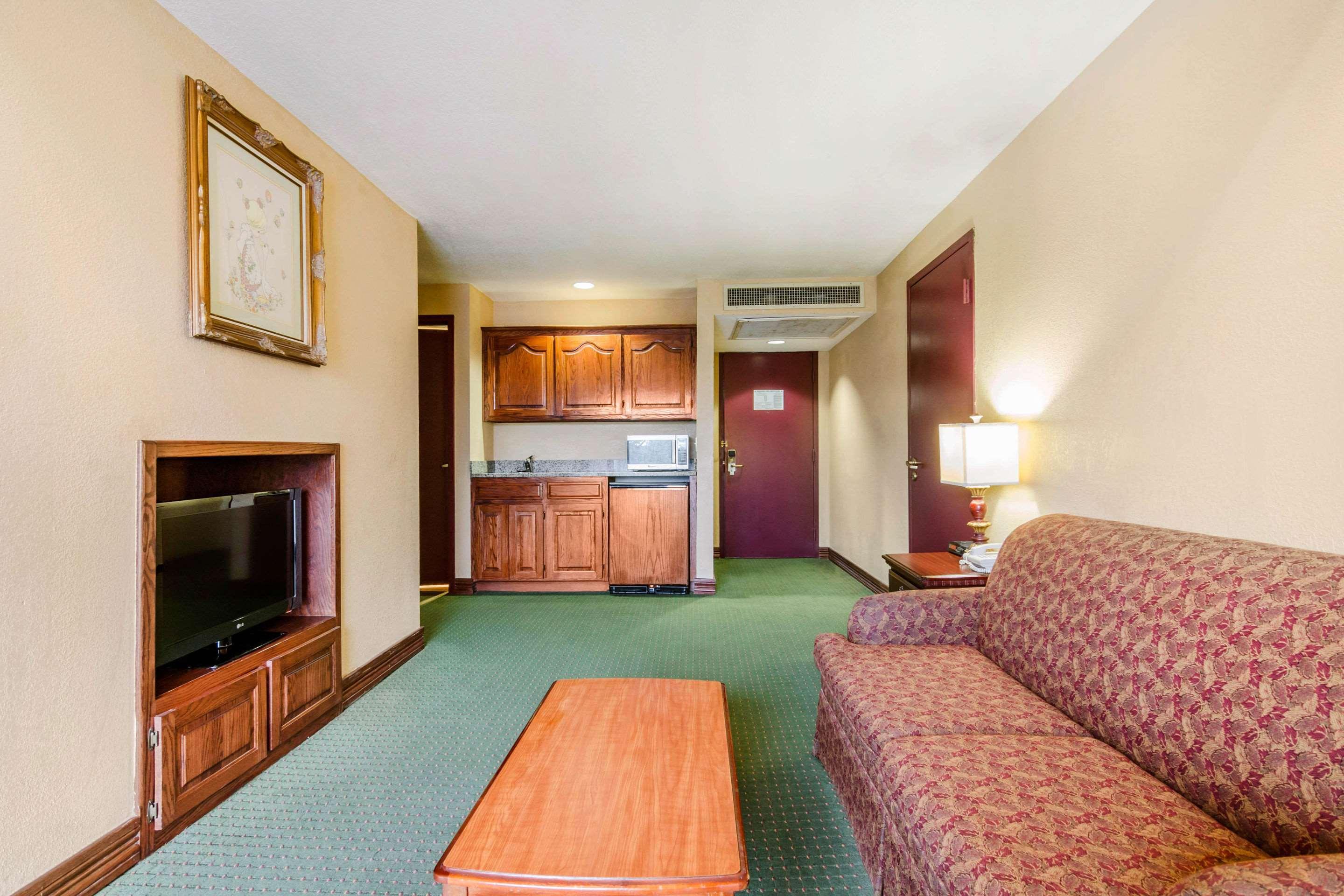 Quality Inn & Suites Carthage Kültér fotó